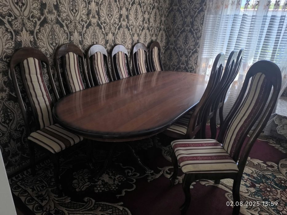 Стол и стулья продадим