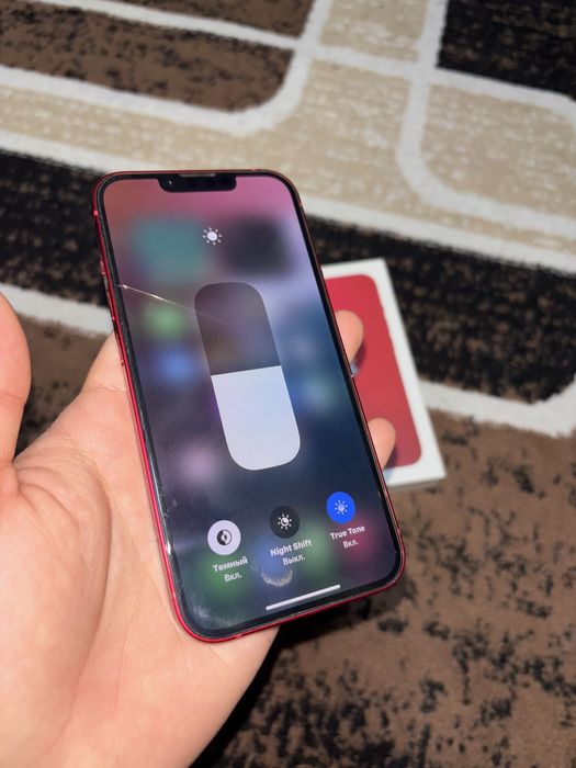 Iphone 13 в красном цвете