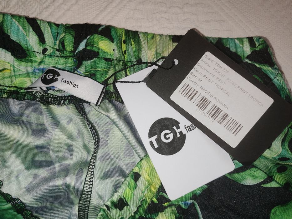 Compleu TGH fashion pantalon și cămașă mărimea 34.Imprimeu tropical