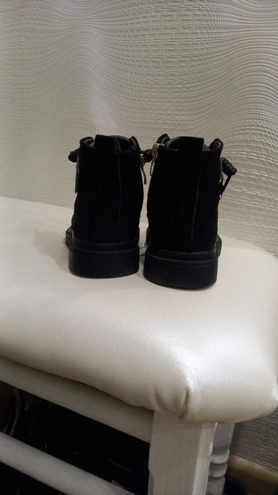 Продам обувь детскую