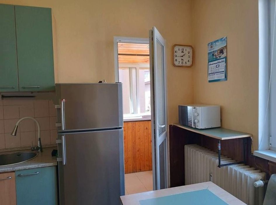 Дава се под наем Тристаен апартамент в София, Център - 85 кв.м за 766 € - Снимка #2