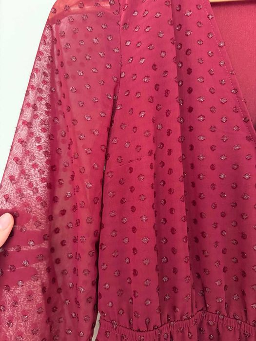 Елегантна червена рокля