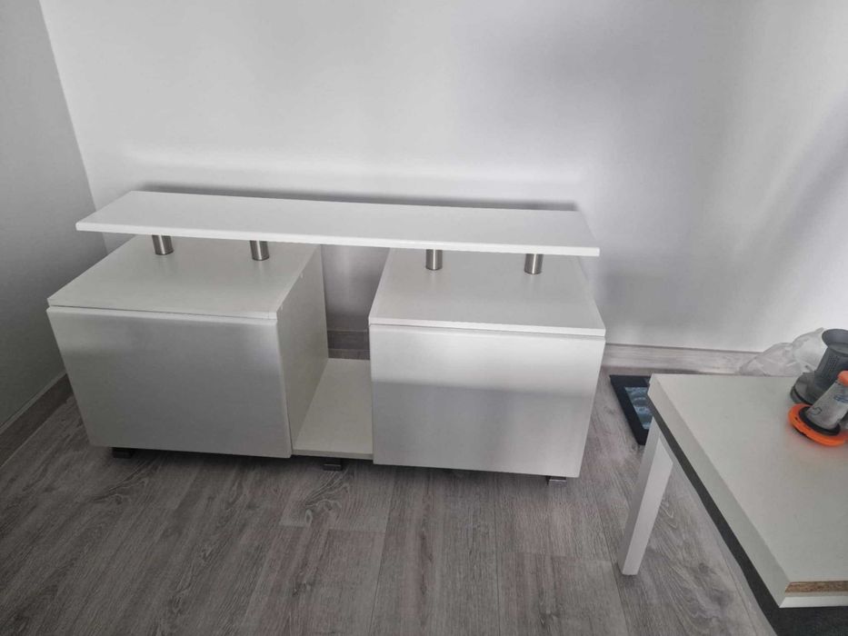 Тв шкаф от МДФ бял гланц