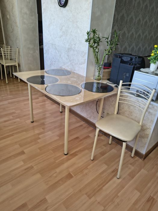 Продается стол со стульями 1 \6