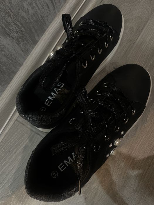 Дамски обувки Emas