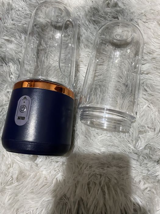 Чисто нов блендер идва с 2 чашки