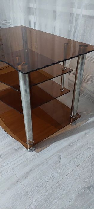 Стол      стеклянный