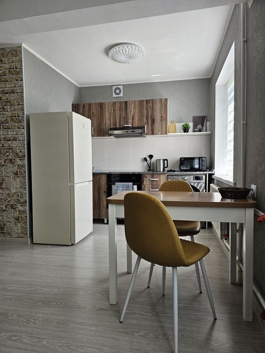 Люкс 1-ком., возле ДК посуточно