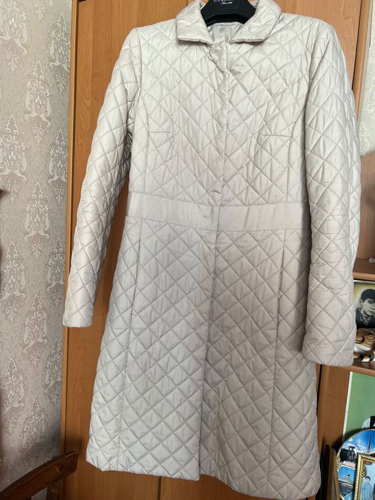 Легкое стеганое пальто, 46 размера, в хорошем состоянии, б/у.