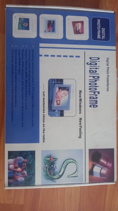 Rama foto digitala cu telecomanda