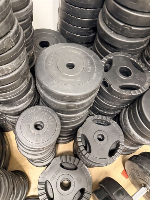 Discuri haltere si gantere oferta promo 5 lei kg. La minim 100 kg. Noi
