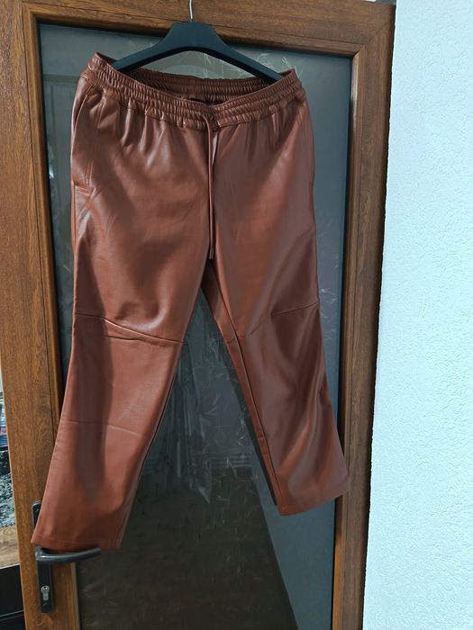 Pantaloni imitație de piele mărimea 40