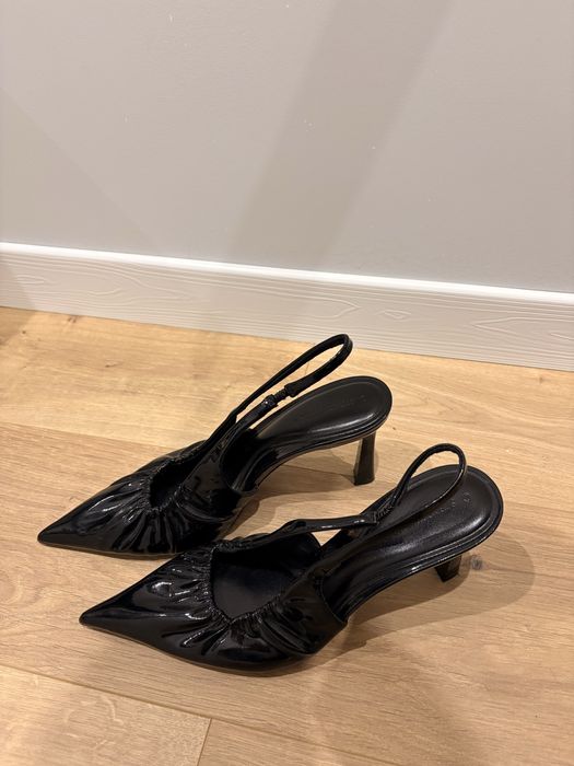 Токчета закупени от Stradivarius 39 размер