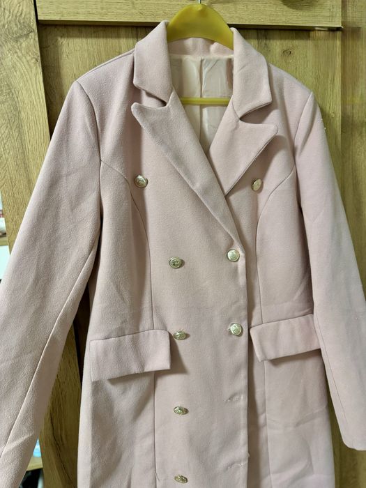 Бледорозово палто