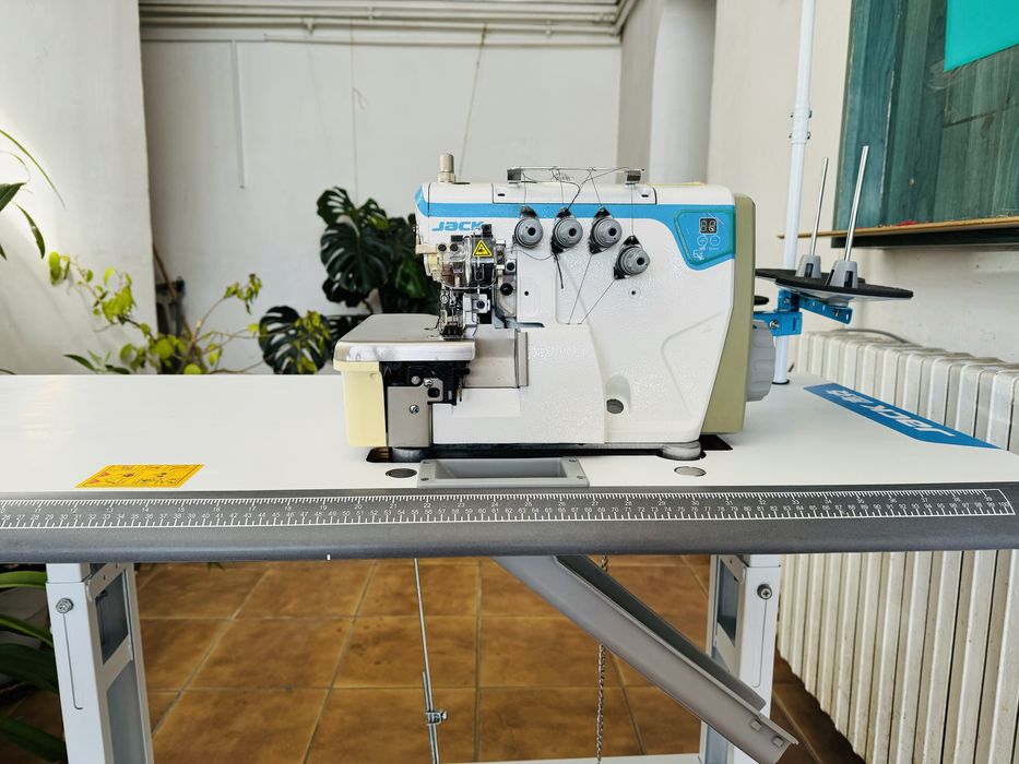 Masina de cusut triploc surfilat