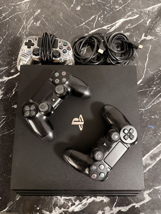 * PS4 Pro 3 controllere + GTA 5 1TB