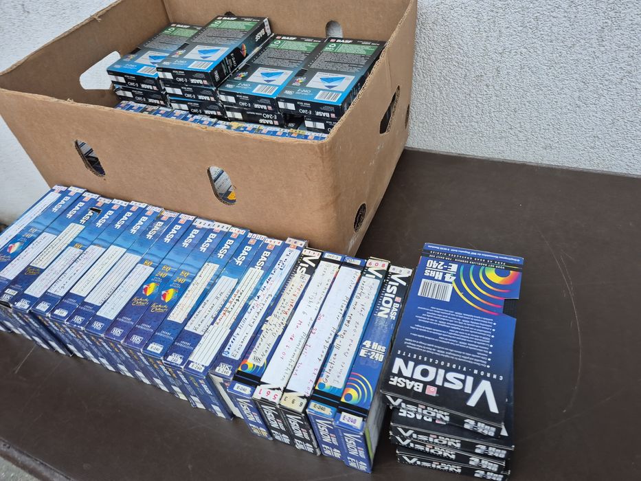 Vând lot 30 casete video VHS originale Basf, 240 minute cu filme

- 3