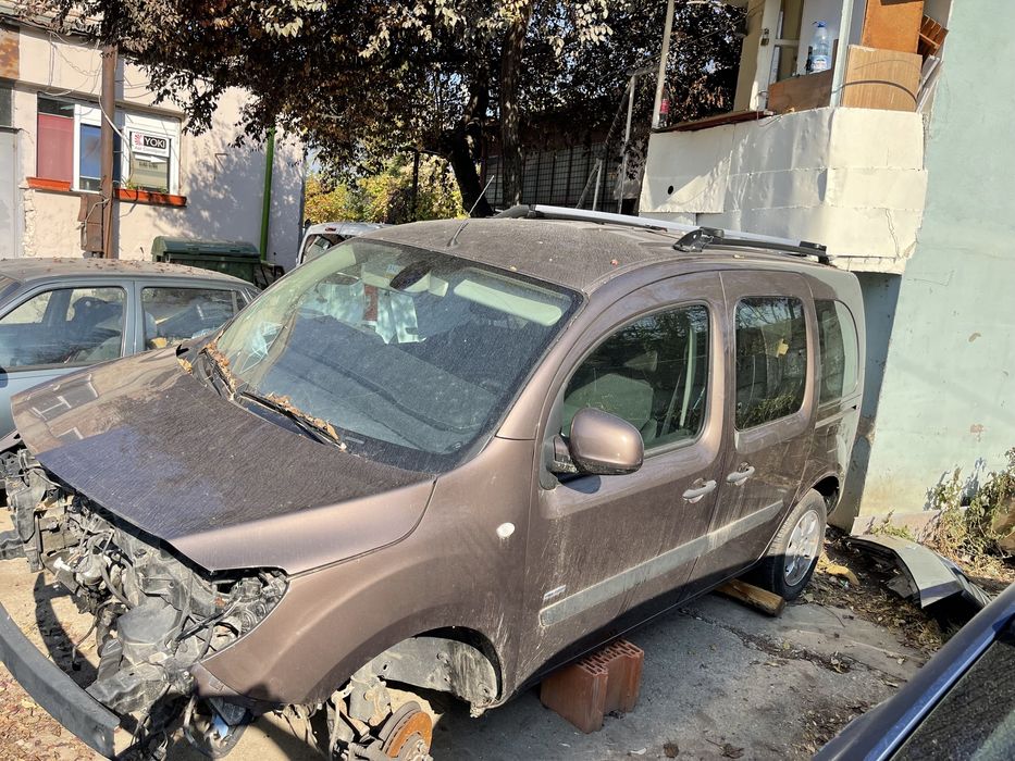 Dezmembrez Mercedes citan identic kangoo renault