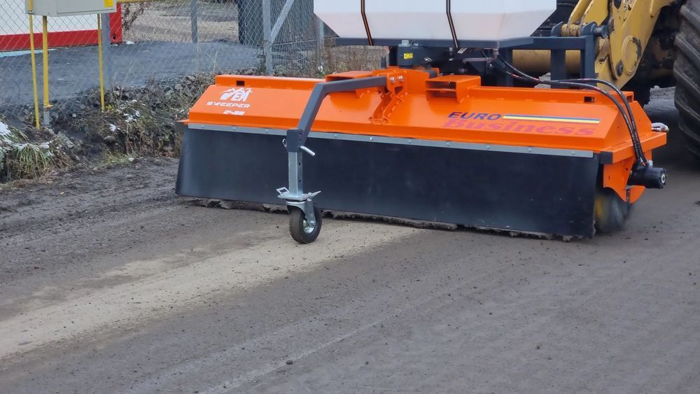 Perie asfalt cu colector si sistem stropire 240 cm