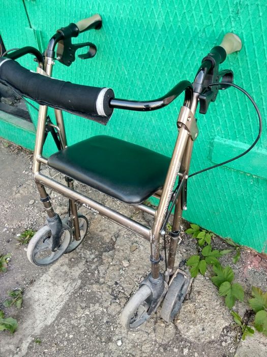 Коляска для реабилитации