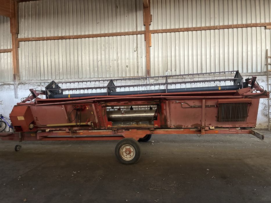 Combină Case 2188 cu header de păioase PRET 28000 euro TVA INCLUS