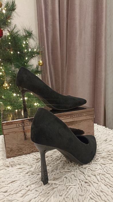 Продам туфли лодочки классические.