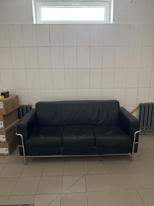 Диван Кожаный трех местный