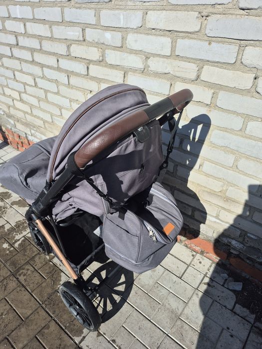 Продам коляску и ходунки