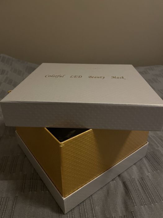 LED маска за терапия на лице