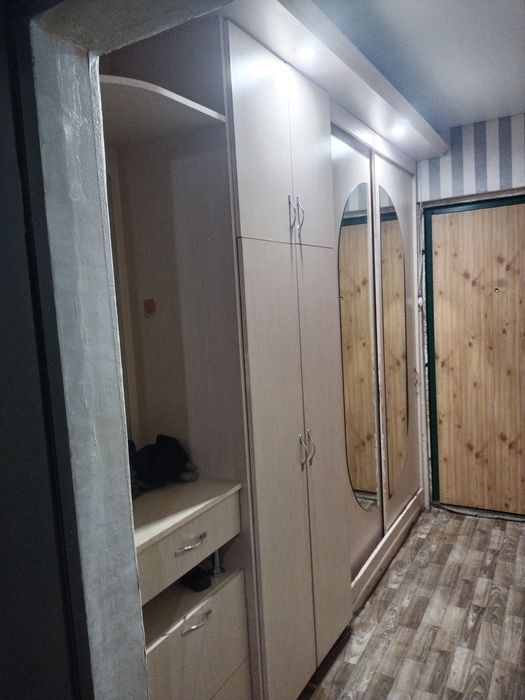 Продам  шкаф в прихожую