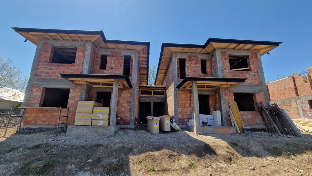 Casa P+E 4 camere 2 bai finalizare August 2026 toate utilitățile-Horpaz 170.000 E Tva inclus