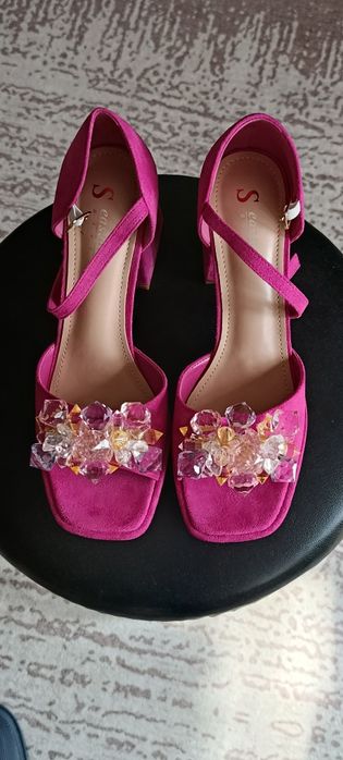 Елегантни дамски сандали