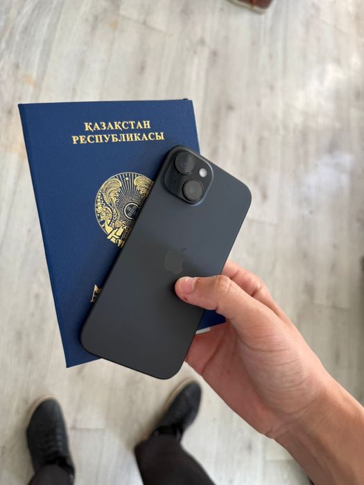 Продаю IPhone 15 черный 128гб