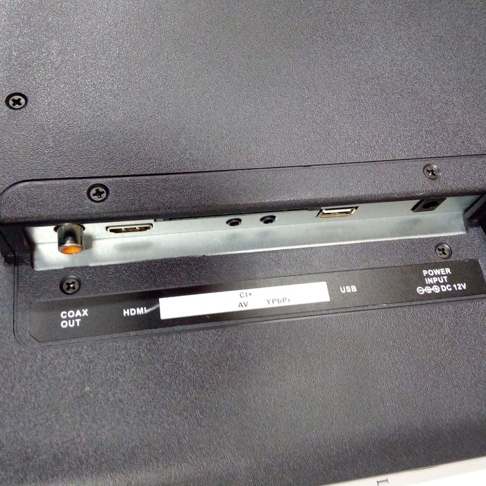 Tv led diagonala 61 cm // dvb-c /T2/S2