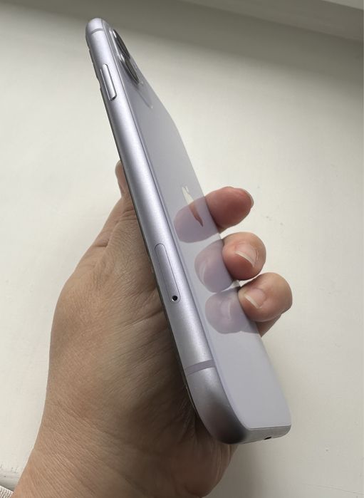 Продам 11 айфон 64 gb.