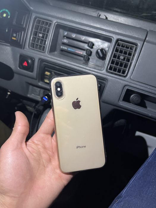Iphone xs. 64gb. Gold