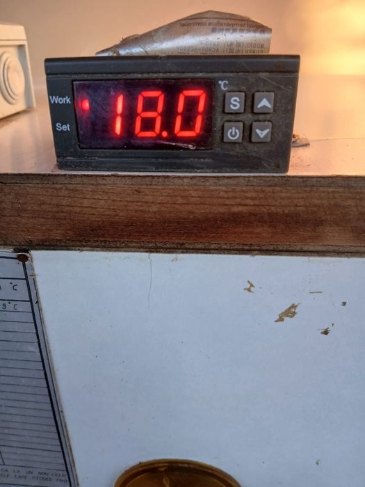 Incubator 130  ouă de  găină