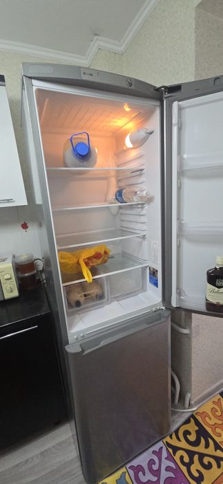 Холодильник Indesit