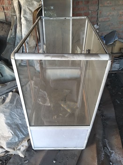 Продам витрины б/у