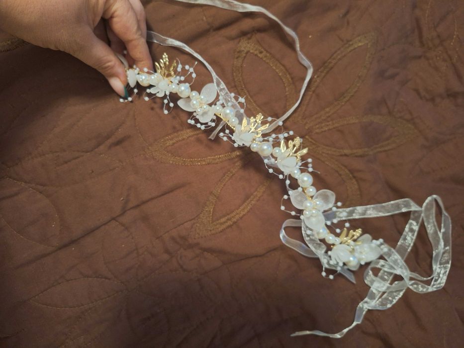 Vand accesorii mireasa