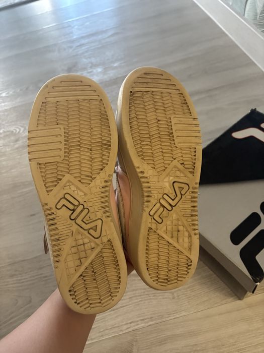 Зимние кроссовки на девочку