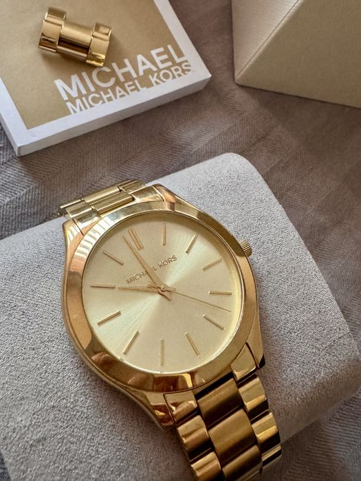 Часовник Michael Kors златист цвят