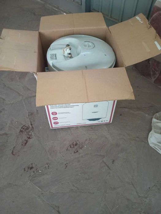 Продаётся-водонагреватель-Аристон-50 л в отличном рабочем состоянии;