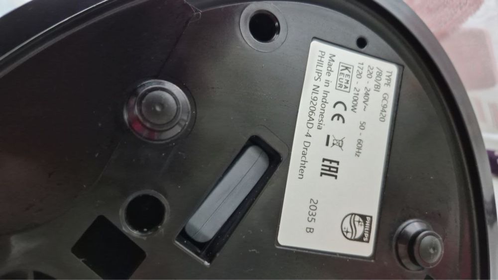 Мощный парогенератор Philips PerfectCare Aqua Pro (GC9420)