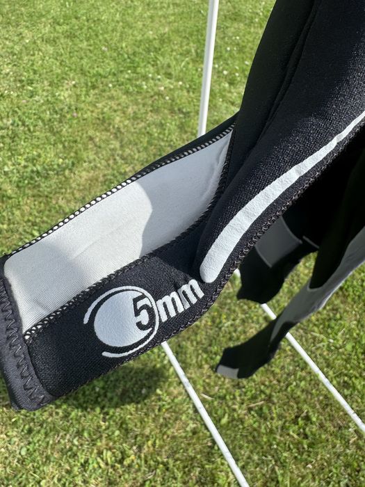 Neopren 5mm, combinezon cu glugă XS, nefolosit!