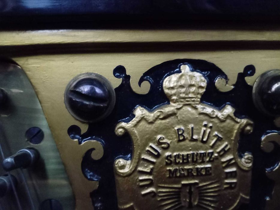 Pian vertical Julius Blüthner – Leipzig