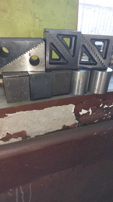 Абразиви,въздушна група,патронници,опори за стяги,люнети