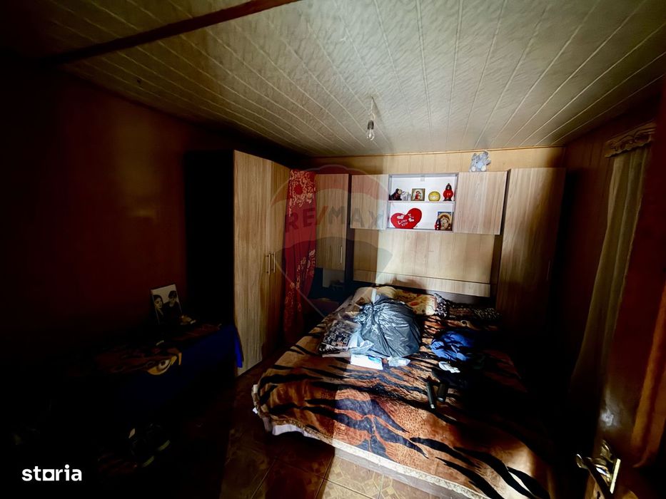 Casă cu 4 camere si teren 7727 mp Blidari