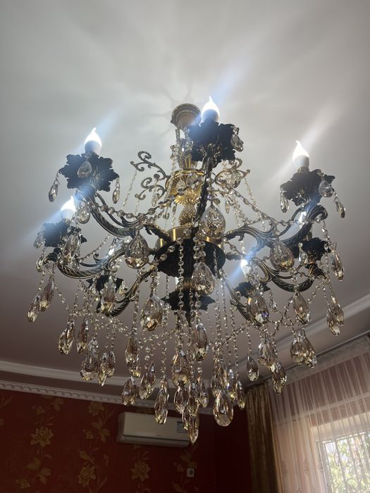 Люстра в идеальном состояний.