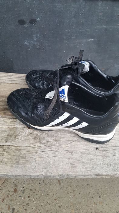 Футболни обувки стоножки Adidas 33 номер